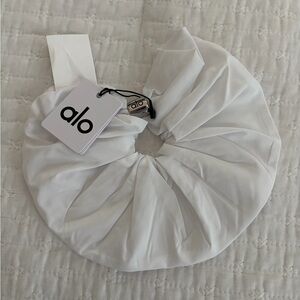 ALO Yoga White Hair Scrunchie